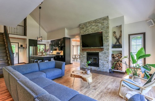 Saint-Raymond Ski Chalet | A rustic cabin near a lake, 45 minutes from Quebec City—perfect for families!