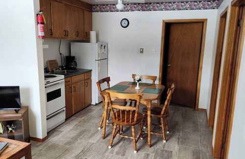Trout River Apartment | Crocker Cabins Unit 2 offers a self‑contained efficiency unit in Gros Morne.