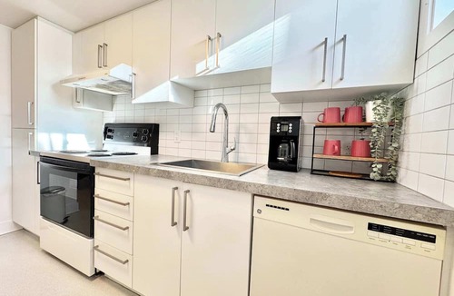 Saint-Sacrement Apartment | 4 Large Rooms City Centre