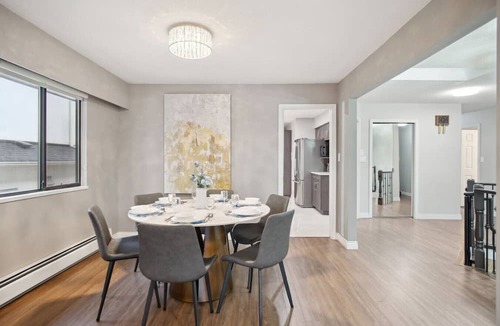 Killarney House | Large Multi-Family Retreat with 2 Car Garage