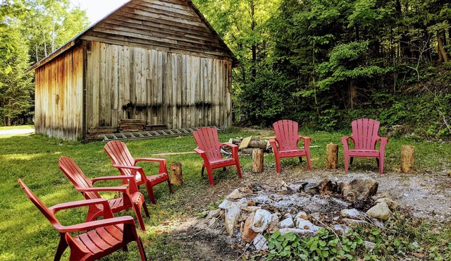 Comfy Cottage w/Sauna and Hot Tub Nestled in Nature in Beautiful Messines, QC