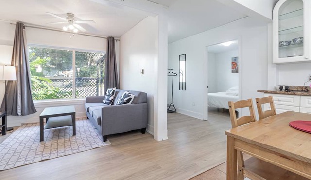 2 Bedroom Duplex near Hospital, Parking.