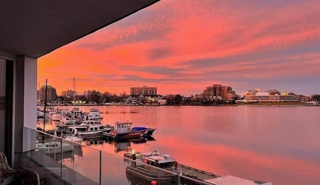 Harbour View Executive Suite – Unparalleled Views in Victoria!