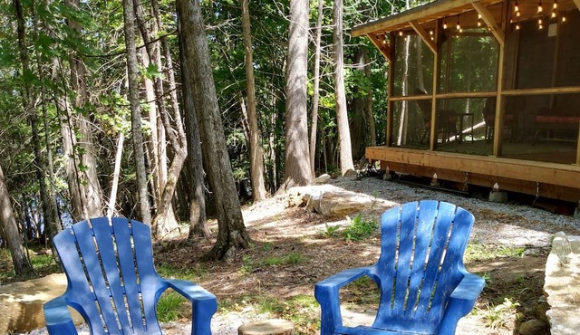 WaTERFRoNT TiNY HoUSe NeAR PeRth & an HouR to OttAwA - A Perfect Getaway for Two