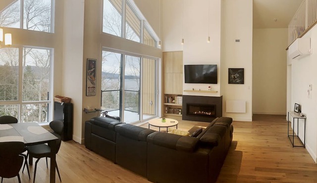 Ski-In/Ski-Out. Owl's Head New Penthouse - View on Mountain & Lake