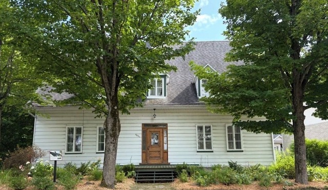Country House: Charm, Authenticity, Tranquility