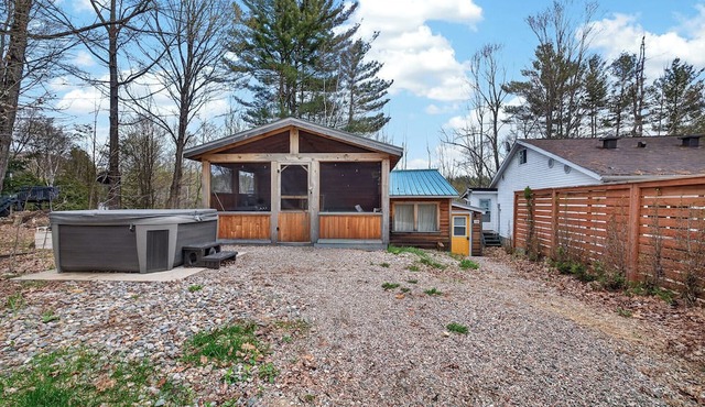 2 Cottages Side by Side on Prestigious Lac St.Pierre