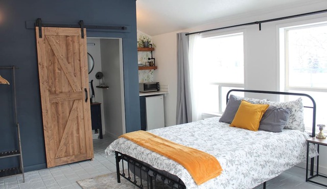 Fair Wind Cottage- relaxing space with fireplace - Studio Suite